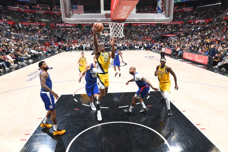 LOS ANGELES, CA - MARCH 25: Jalen Smith #25 of the Indiana Pacers drives to the basket during the game against the LA Clippers on March 25, 2024 at Crypto.Com Arena in Los Angeles, California. NOTE TO USER: User expressly acknowledges and agrees that, by downloading and/or using this Photograph, user is consenting to the terms and conditions of the Getty Images License Agreement. Mandatory Copyright Notice: Copyright 2024 NBAE (Photo by Adam Pantozzi/NBAE via Getty Images)