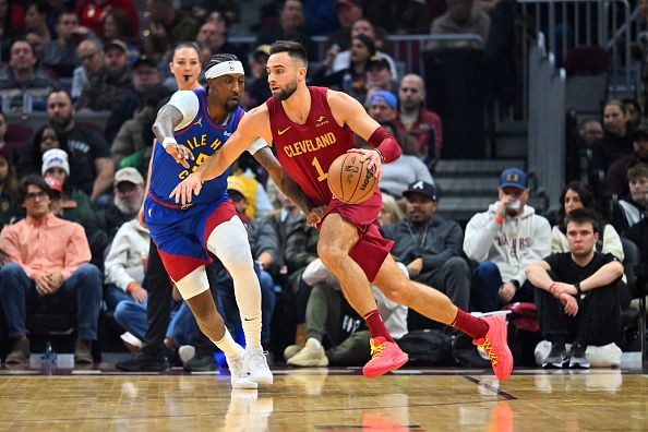 CLEVELAND, OHIO - NOVEMBER 19: Max Strus #1 of the Cleveland Cavaliers drives to the basket around Kentavious Caldwell-Pope #5 of the Denver Nuggets during the first quarter at Rocket Mortgage Fieldhouse on November 19, 2023 in Cleveland, Ohio. NOTE TO USER: User expressly acknowledges and agrees that, by downloading and or using this photograph, User is consenting to the terms and conditions of the Getty Images License Agreement. (Photo by Jason Miller/Getty Images)