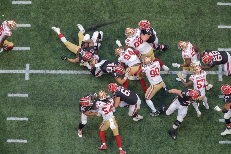 Aerial view of the Atlanta Falcons offense and San Francisco 49ers defense during the first half of an NFL football game, Sunday, Oct. 16, 2022, in Atlanta. (AP Photo/Stew Milne)