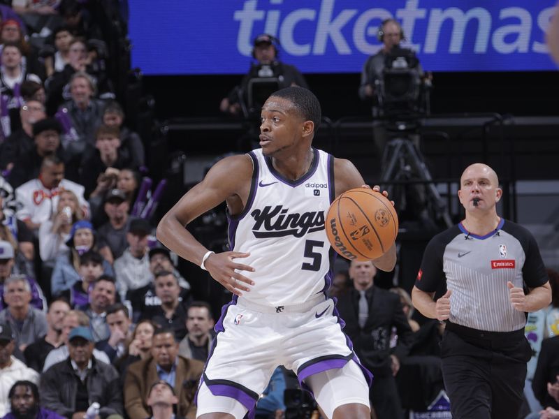 SACRAMENTO, CA - MARCH 29:  De'Aaron Fox #5 of the Sacramento Kings handles the ball during the game  on March 29, 2024 at Golden 1 Center in Sacramento, California. NOTE TO USER: User expressly acknowledges and agrees that, by downloading and or using this Photograph, user is consenting to the terms and conditions of the Getty Images License Agreement. Mandatory Copyright Notice: Copyright 2024 NBAE (Photo by Rocky Widner/NBAE via Getty Images)