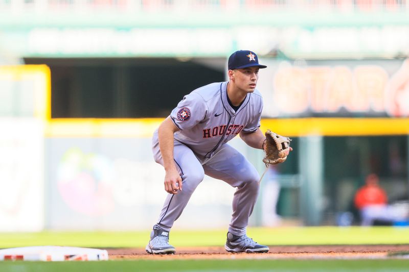 Sep 2, 2024; Cincinnati, Ohio, USA; Houston Astros third baseman Shay Whitcomb (10) prepares for the pitch in the sixth inning against the Cincinnati Reds at Great American Ball Park. Mandatory Credit: Katie Stratman-USA TODAY Sports