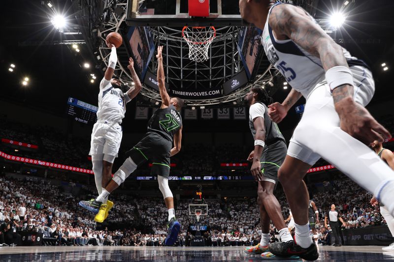 MINNEAPOLIS, MN - MAY 30: Daniel Gafford #21 of the Dallas Mavericks shoots the ball during the game against the Minnesota Timberwolves during Round 3 Game 5 of the 2024 NBA Playoffs on May 30, 2024 at Target Center in Minneapolis, Minnesota. NOTE TO USER: User expressly acknowledges and agrees that, by downloading and or using this Photograph, user is consenting to the terms and conditions of the Getty Images License Agreement. Mandatory Copyright Notice: Copyright 2024 NBAE (Photo by Joe Murphy/NBAE via Getty Images)