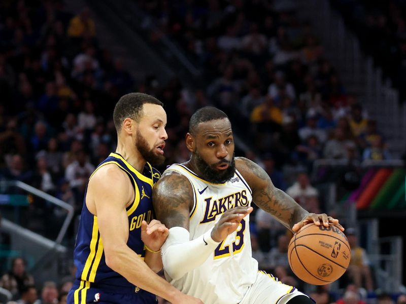 SAN FRANCISCO, CALIFORNIA - JANUARY 27: LeBron James #23 of the Los Angeles Lakers is guarded by Stephen Curry #30 of the Golden State Warriors in the first half at Chase Center on January 27, 2024 in San Francisco, California. NOTE TO USER: User expressly acknowledges and agrees that, by downloading and or using this photograph, User is consenting to the terms and conditions of the Getty Images License Agreement.  (Photo by Ezra Shaw/Getty Images)