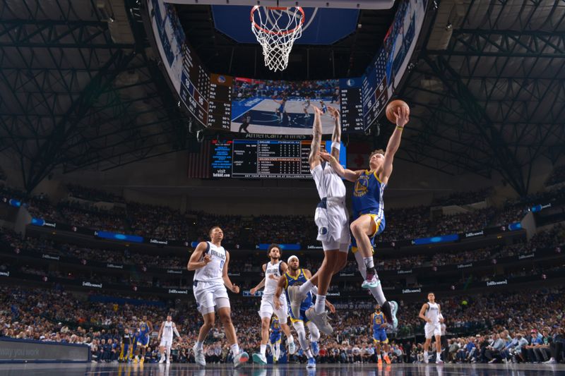 DALLAS, TX - MARCH 13: Brandin Podziemski #2 of the Golden State Warriors drives to the basket during the game against the Dallas Mavericks on March 13, 2024 at the American Airlines Center in Dallas, Texas. NOTE TO USER: User expressly acknowledges and agrees that, by downloading and or using this photograph, User is consenting to the terms and conditions of the Getty Images License Agreement. Mandatory Copyright Notice: Copyright 2024 NBAE (Photo by Glenn James/NBAE via Getty Images)