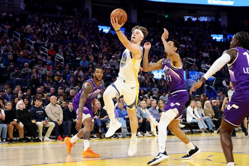 SAN FRANCISCO, CALIFORNIA - APRIL 14: Brandin Podziemski #2 of the Golden State Warriors goes up for a shot on Darius Bazley #21 of the Utah Jazz  in the first half at Chase Center on April 14, 2024 in San Francisco, California. NOTE TO USER: User expressly acknowledges and agrees that, by downloading and or using this photograph, User is consenting to the terms and conditions of the Getty Images License Agreement.  (Photo by Ezra Shaw/Getty Images)