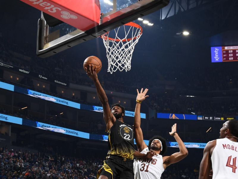 SAN FRANCISCO, CA - NOVEMBER 11: Andrew Wiggins #22 of the Golden State Warriors drives to the basket during the game against the Cleveland Cavaliers on November 11, 2022 at Chase Center in San Francisco, California. NOTE TO USER: User expressly acknowledges and agrees that, by downloading and or using this photograph, user is consenting to the terms and conditions of Getty Images License Agreement. Mandatory Copyright Notice: Copyright 2022 NBAE (Photo by Noah Graham/NBAE via Getty Images)