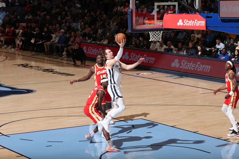 MEMPHIS, TN - MARCH 3: Luke Kennard #10 of the Memphis Grizzlies drives to the basket during the game against the Atlanta Hawks on March 3, 2025 at FedExForum in Memphis, Tennessee. NOTE TO USER: User expressly acknowledges and agrees that, by downloading and or using this photograph, User is consenting to the terms and conditions of the Getty Images License Agreement. Mandatory Copyright Notice: Copyright 2025 NBAE (Photo by Joe Murphy/NBAE via Getty Images)