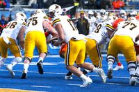 Wyoming Cowboys Outlast New Mexico Lobos in High-Octane Offensive Showcase