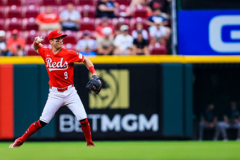 Reds' Explosive Fourth Inning Overwhelms Diamondbacks at Great American Ball Park