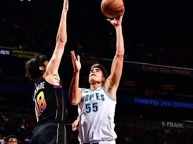 PHOENIX, AZ - NOVEMBER 15: Luka Garza #55 of the Minnesota Timberwolves drives to the basket during the game against the Phoenix Suns on November 15, 2023 at Footprint Center in Phoenix, Arizona. NOTE TO USER: User expressly acknowledges and agrees that, by downloading and or using this photograph, user is consenting to the terms and conditions of the Getty Images License Agreement. Mandatory Copyright Notice: Copyright 2023 NBAE (Photo by Barry Gossage/NBAE via Getty Images)