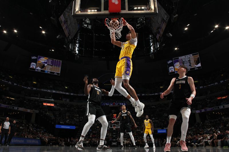 MEMPHIS, TN - MARCH 27: Jaxson Hayes #11 Of the Los Angeles Lakers dunks the ball during the game against the Memphis Grizzlies on March 27, 2024 at FedExForum in Memphis, Tennessee. NOTE TO USER: User expressly acknowledges and agrees that, by downloading and or using this photograph, User is consenting to the terms and conditions of the Getty Images License Agreement. Mandatory Copyright Notice: Copyright 2024 NBAE (Photo by Joe Murphy/NBAE via Getty Images)