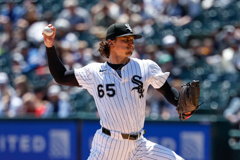 May 25, 2025; Chicago, Illinois, USA; Chicago White Sox starting pitcher Davis Martin (65) delivers a pitch against the Texas Rangers during the first inning at Rate Field. Mandatory Credit: Kamil Krzaczynski-Imagn Images