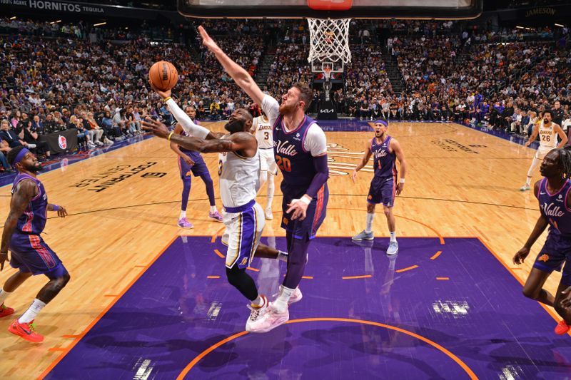 PHOENIX, AZ - FEBRUARY 25: LeBron James #23 of the Los Angeles Lakers drives to the basket during the game against the Phoenix Suns on February 25, 2024 at Footprint Center in Phoenix, Arizona. NOTE TO USER: User expressly acknowledges and agrees that, by downloading and or using this photograph, user is consenting to the terms and conditions of the Getty Images License Agreement. Mandatory Copyright Notice: Copyright 2024 NBAE (Photo by Barry Gossage/NBAE via Getty Images)