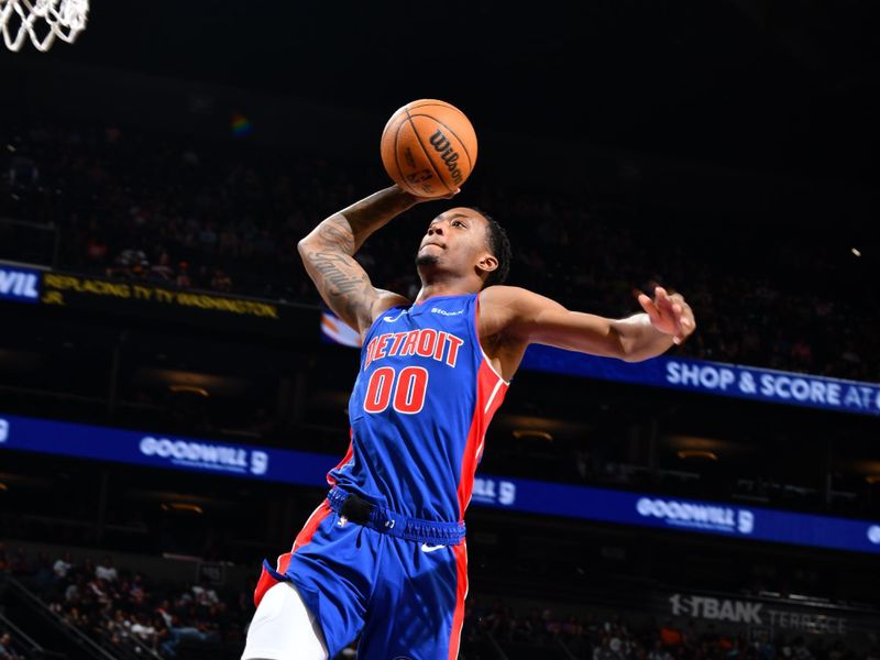 PHOENIX, AZ - OCTOBER 11: Ron Holland II #00 of the Detroit Pistons dunks the ball during the game against the Phoenix Suns during a NBA preseason game on October 11, 2024 at Footprint Center in Phoenix, Arizona. NOTE TO USER: User expressly acknowledges and agrees that, by downloading and or using this photograph, user is consenting to the terms and conditions of the Getty Images License Agreement. Mandatory Copyright Notice: Copyright 2024 NBAE (Photo by Barry Gossage/NBAE via Getty Images)