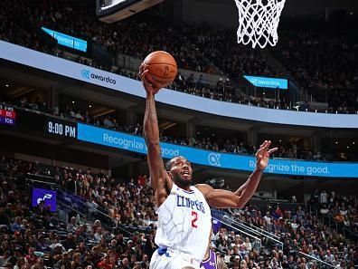 SALT LAKE CITY, UT - DECEMBER 8: Kawhi Leonard #2 of the LA Clippers drives to the basket during the game against the Utah Jazz on December 8, 2023 at vivint.SmartHome Arena in Salt Lake City, Utah. NOTE TO USER: User expressly acknowledges and agrees that, by downloading and or using this Photograph, User is consenting to the terms and conditions of the Getty Images License Agreement. Mandatory Copyright Notice: Copyright 2023 NBAE (Photo by Melissa Majchrzak/NBAE via Getty Images)