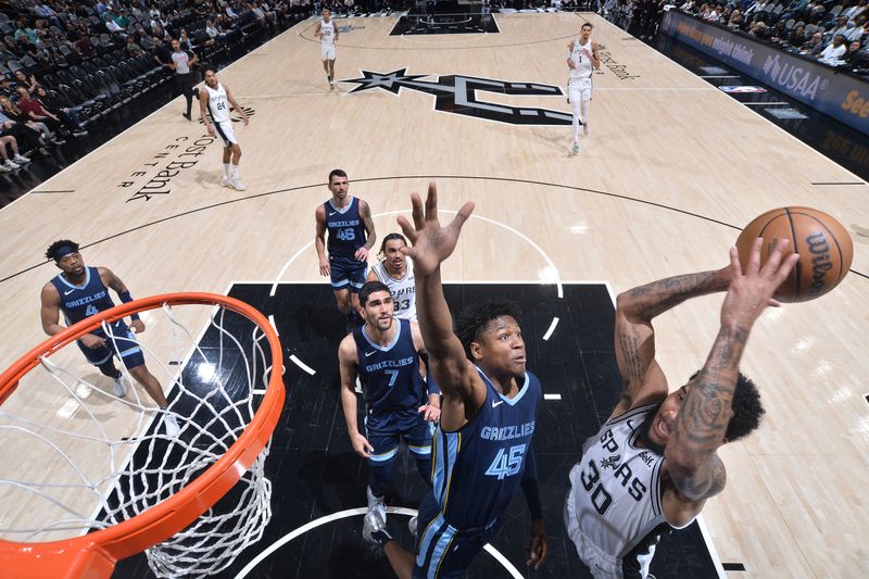 SAN ANTONIO, TX - MARCH 22  Julian Champagnie #30 of the San Antonio Spurs drives to the basket during the game as GG Jackson #45 of the Memphis Grizzlies plays defense on March 22, 2024 at the Frost Bank Center in San Antonio, Texas. NOTE TO USER: User expressly acknowledges and agrees that, by downloading and or using this photograph, user is consenting to the terms and conditions of the Getty Images License Agreement. Mandatory Copyright Notice: Copyright 2024 NBAE (Photos by Michael Gonzales/NBAE via Getty Images)