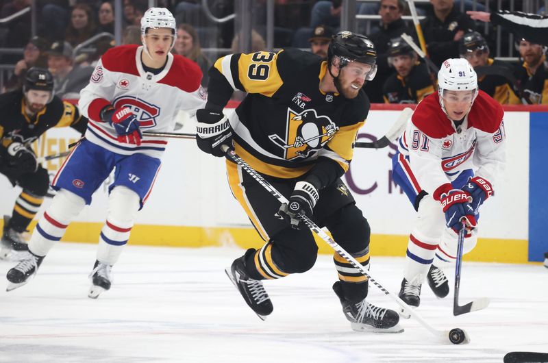 Dec 21, 2025; Pittsburgh, Pennsylvania, USA;  Pittsburgh Penguins right wing Anthony Mantha (39) moves the puck against Montréal Canadiens center Oliver Kapanen (91) during the first period at PPG Paints Arena. Mandatory Credit: Charles LeClaire-Imagn Images