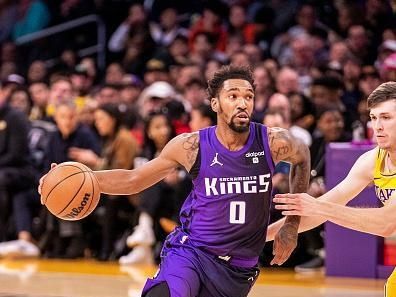 LOS ANGELES, CA - NOVEMBER 15: Malik Monk #0 of the Sacramento Kings dribbles the ball during the game against the Los Angeles Lakers on November 15, 2023 at Crypto.Com Arena in Los Angeles, California. NOTE TO USER: User expressly acknowledges and agrees that, by downloading and/or using this Photograph, user is consenting to the terms and conditions of the Getty Images License Agreement. Mandatory Copyright Notice: Copyright 2023 NBAE (Photo by Tyler Ross/NBAE via Getty Images)