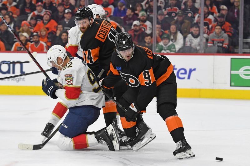 Jan 13, 2025; Philadelphia, Pennsylvania, USA; Florida Panthers left wing Tomas Nosek (92) and Philadelphia Flyers defenseman Jamie Drysdale (9) battle for the puck during the second period at Wells Fargo Center. Mandatory Credit: Eric Hartline-Imagn Images