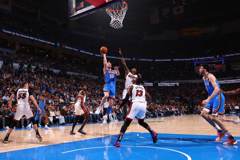 OKLAHOMA CITY, OK - MARCH 8:  Gordon Hayward #33 of the Oklahoma City Thunder drives to the basket during the game against the Miami Heat on March 8, 2024 at Paycom Arena in Oklahoma City, Oklahoma. NOTE TO USER: User expressly acknowledges and agrees that, by downloading and or using this photograph, User is consenting to the terms and conditions of the Getty Images License Agreement. Mandatory Copyright Notice: Copyright 2024 NBAE (Photo by Zach Beeker/NBAE via Getty Images)