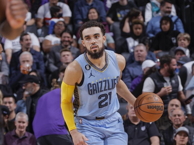 SACRAMENTO, CA - JANUARY 23:  Tyus Jones #21 of the Memphis Grizzlies drives to the basket during the game against the Sacramento Kings on January 23, 2023 at Golden 1 Center in Sacramento, California. NOTE TO USER: User expressly acknowledges and agrees that, by downloading and or using this Photograph, user is consenting to the terms and conditions of the Getty Images License Agreement. Mandatory Copyright Notice: Copyright 2023 NBAE (Photo by Rocky Widner/NBAE via Getty Images)