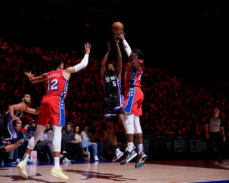 PHILADELPHIA, PA - JANUARY 12:  De'Aaron Fox #5 of the Sacramento Kings shoots the ball during the game  on January 12, 2024 at the Wells Fargo Center in Philadelphia, Pennsylvania NOTE TO USER: User expressly acknowledges and agrees that, by downloading and/or using this Photograph, user is consenting to the terms and conditions of the Getty Images License Agreement. Mandatory Copyright Notice: Copyright 2024 NBAE (Photo by Jesse D. Garrabrant/NBAE via Getty Images)