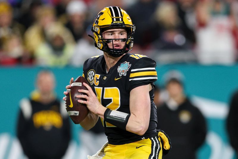 Missouri Tigers Edge Out Iowa Hawkeyes in a Nail-Biting Victory at Nissan Stadium