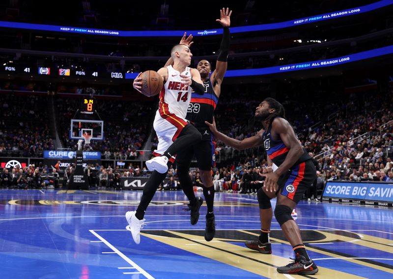 DETROIT, MICHIGAN - NOVEMBER 12: Tyler Herro #14 of the Miami Heat passes around Jaden Ivey #23 and Isaiah Stewart #28 of the Detroit Pistons during the first half in the first round of the Emirates NBA Cup at Little Caesars Arena on November 12, 2024 in Detroit, Michigan. NOTE TO USER: User expressly acknowledges and agrees that, by downloading and or using this photograph, User is consenting to the terms and conditions of the Getty Images License. (Photo by Gregory Shamus/Getty Images)