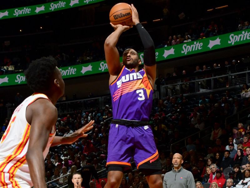 ATLANTA, GA - FEBRUARY 9: Chris Paul #3 of the Phoenix Suns shoots the ball during the game against the Atlanta Hawks on February 9, 2023 at State Farm Arena in Atlanta, Georgia.  NOTE TO USER: User expressly acknowledges and agrees that, by downloading and/or using this Photograph, user is consenting to the terms and conditions of the Getty Images License Agreement. Mandatory Copyright Notice: Copyright 2023 NBAE (Photo by Scott Cunningham/NBAE via Getty Images)