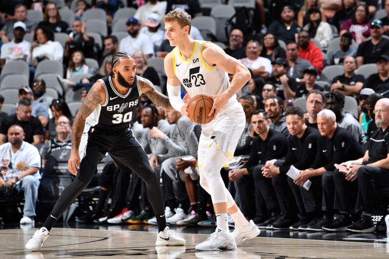 SAN ANTONIO, TX - NOVEMBER 9: Lauri Markkanen #23 of the Utah Jazz looks to pass the ball during the game against the San Antonio Spurs on November 9, 2024 at the Frost Bank Center in San Antonio, Texas. NOTE TO USER: User expressly acknowledges and agrees that, by downloading and or using this photograph, user is consenting to the terms and conditions of the Getty Images License Agreement. Mandatory Copyright Notice: Copyright 2024 NBAE (Photos by Logan Riely/NBAE via Getty Images)