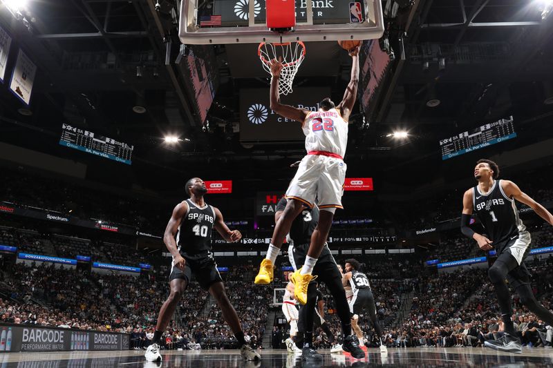 SAN ANTONIO, TX - NOVEMBER 23: Andrew Wiggins #22 of the Golden State Warriors drives to the basket during the game against the San Antonio Spurs on November 23, 2024 at the Frost Bank Center in San Antonio, Texas. NOTE TO USER: User expressly acknowledges and agrees that, by downloading and or using this photograph, user is consenting to the terms and conditions of the Getty Images License Agreement. Mandatory Copyright Notice: Copyright 2024 NBAE (Photos by Nathaniel S. Butler/NBAE via Getty Images)