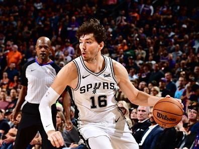 PHOENIX, AZ - NOVEMBER 2: Cedi Osman #16 of the San Antonio Spurs dribbles the ball during the game against the Phoenix Suns on November 2, 2023 at Footprint Center in Phoenix, Arizona. NOTE TO USER: User expressly acknowledges and agrees that, by downloading and or using this photograph, user is consenting to the terms and conditions of the Getty Images License Agreement. Mandatory Copyright Notice: Copyright 2023 NBAE (Photo by Barry Gossage/NBAE via Getty Images)