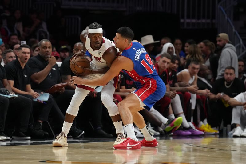 MIAMI, FL - OCTOBER 28:  Jimmy Butler #22 of the Miami Heat handles the ball during the game against the Detroit Pistons on October 28, 2024 at Kaseya Center in Miami, Florida. NOTE TO USER: User expressly acknowledges and agrees that, by downloading and or using this Photograph, user is consenting to the terms and conditions of the Getty Images License Agreement. Mandatory Copyright Notice: Copyright 2024 NBAE (Photo by Eric Espada/NBAE via Getty Images)