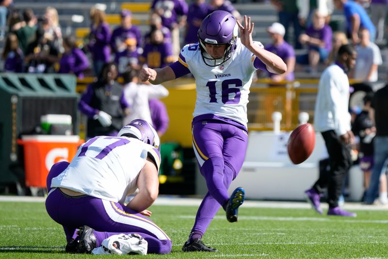 Minnesota Vikings place-kicker Will Reichard (16) warms up before an NFL football game against the Green Bay Packers, Sunday, Sept. 29, 2024, in Green Bay, Wis. (AP Photo/Morry Gash)