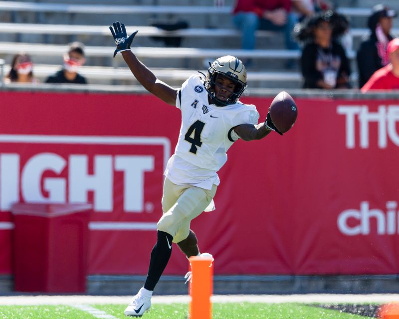 Oct 31, 2020; Houston, Texas, USA; UCF Knights wide receiver Ryan O'Keefe (4) catches a pass for a touchdown against the Houston Cougars during the first quarter at TDECU Stadium. Mandatory Credit: Maria Lysaker-USA TODAY Sports