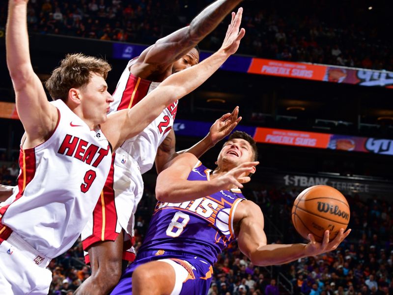 PHOENIX, AZ - NOVEMBER 6: Grayson Allen #8 of the Phoenix Suns drives to the basket during the game against the Miami Heat on November 6, 2024 at Footprint Center in Phoenix, Arizona. NOTE TO USER: User expressly acknowledges and agrees that, by downloading and or using this photograph, user is consenting to the terms and conditions of the Getty Images License Agreement. Mandatory Copyright Notice: Copyright 2024 NBAE (Photo by Barry Gossage/NBAE via Getty Images)