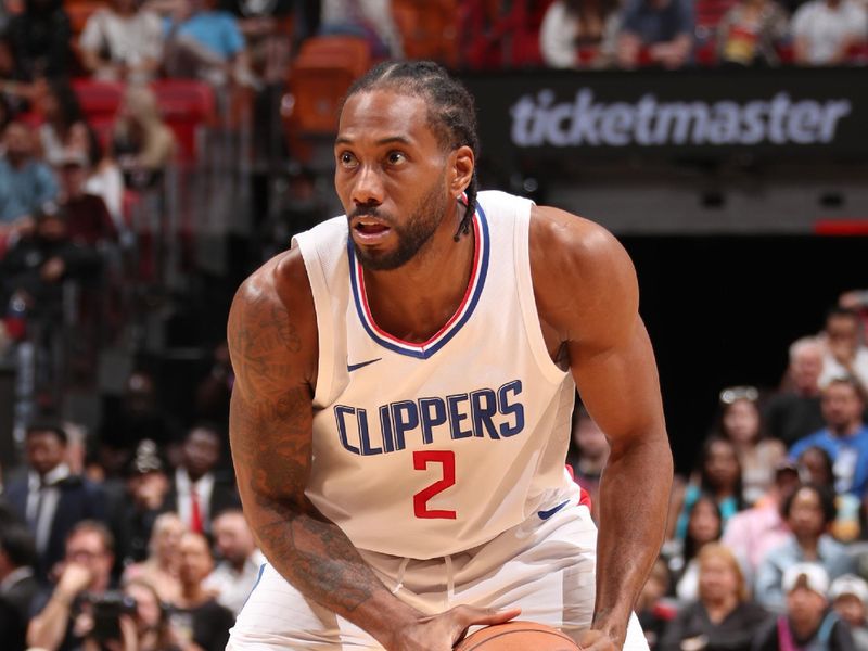 MIAMI, FL - FEBRUARY 4: Kawhi Leonard #2 of the LA Clippers looks to pass the ball during the game against the Miami Heat on February 4, 2024 at Kaseya Center in Miami, Florida. NOTE TO USER: User expressly acknowledges and agrees that, by downloading and or using this Photograph, user is consenting to the terms and conditions of the Getty Images License Agreement. Mandatory Copyright Notice: Copyright 2024 NBAE (Photo by Issac Baldizon/NBAE via Getty Images)