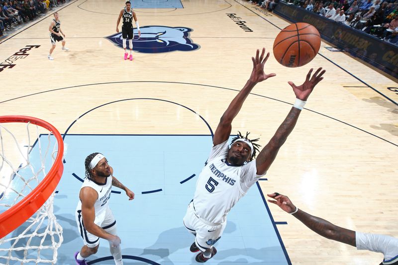 MEMPHIS, TN - FEBRUARY 15: Vince Williams Jr. #5 of the Memphis Grizzlies rebounds during the game against the Milwaukee Bucks on February 15, 2024 at FedExForum in Memphis, Tennessee. NOTE TO USER: User expressly acknowledges and agrees that, by downloading and or using this photograph, User is consenting to the terms and conditions of the Getty Images License Agreement. Mandatory Copyright Notice: Copyright 2024 NBAE (Photo by Stephen Gosling/NBAE via Getty Images)