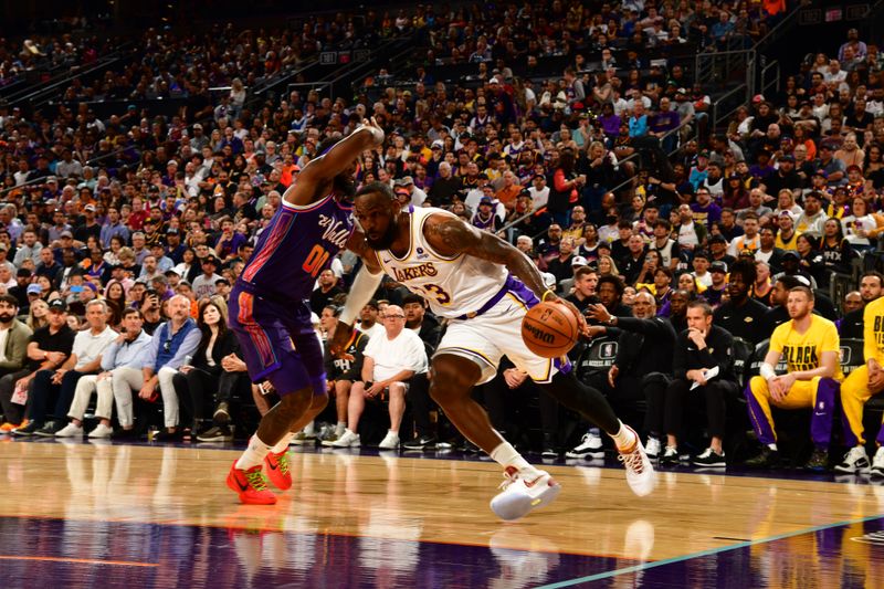 PHOENIX, AZ - FEBRUARY 25: LeBron James #23 of the Los Angeles Lakers drives to the basket during the game against the Phoenix Suns on February 25, 2024 at Footprint Center in Phoenix, Arizona. NOTE TO USER: User expressly acknowledges and agrees that, by downloading and or using this photograph, user is consenting to the terms and conditions of the Getty Images License Agreement. Mandatory Copyright Notice: Copyright 2024 NBAE (Photo by Kate Frese/NBAE via Getty Images)