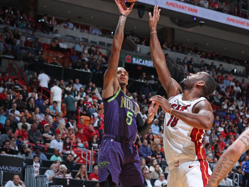MIAMI, FL - JANUARY 1: Dejounte Murray #5 of the New Orleans Pelicans shoots the ball during the game against the Miami Heat on January 1, 2025 at Kaseya Center in Miami, Florida. NOTE TO USER: User expressly acknowledges and agrees that, by downloading and or using this Photograph, user is consenting to the terms and conditions of the Getty Images License Agreement. Mandatory Copyright Notice: Copyright 2024 NBAE (Photo by Jeff Haynes/NBAE via Getty Images)