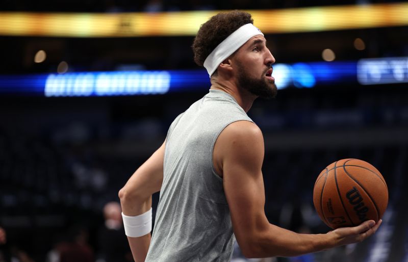 DALLAS, TX - OCTOBER 7: Klay Thompson #31 of the Dallas Mavericks warms up prior to a pre-season game against the Memphis Grizzlies at American Airlines Center on October 7, 2024 in Dallas, Texas. NOTE TO USER: User expressly acknowledges and agrees that, by downloading and or using this photograph, User is consenting to the terms and conditions of the Getty Images License Agreement. (Photo by Ron Jenkins/Getty Images)