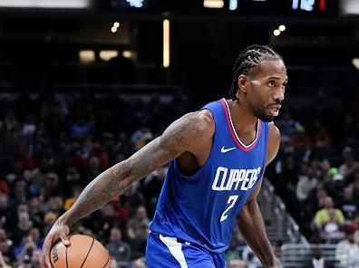 INDIANAPOLIS, INDIANA - DECEMBER 18: Kawhi Leonard #2 of the Los Angeles Clippers dribbles the ball in the third quarter against the Indiana Pacers at Gainbridge Fieldhouse on December 18, 2023 in Indianapolis, Indiana. NOTE TO USER: User expressly acknowledges and agrees that, by downloading and or using this photograph, User is consenting to the terms and conditions of the Getty Images License Agreement. (Photo by Dylan Buell/Getty Images)