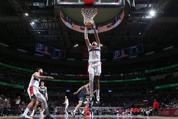 WASHINGTON, DC -? NOVEMBER 15: Daniel Gafford #21 of the Washington Wizards drives to the basket during the game against the Dallas Mavericks on November 15, 2023 at Capital One Arena in Washington, DC. NOTE TO USER: User expressly acknowledges and agrees that, by downloading and or using this Photograph, user is consenting to the terms and conditions of the Getty Images License Agreement. Mandatory Copyright Notice: Copyright 2023 NBAE (Photo by Stephen Gosling/NBAE via Getty Images)