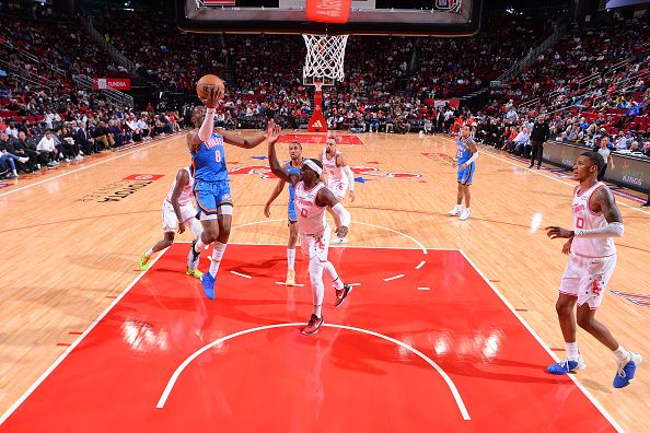 HOUSTON, TX - DECEMBER 6:   Jalen Williams #8 of the Oklahoma City Thunder drives to the basket during the game against the Houston Rockets on December 6, 2023 at the Toyota Center in Houston, Texas. NOTE TO USER: User expressly acknowledges and agrees that, by downloading and or using this photograph, User is consenting to the terms and conditions of the Getty Images License Agreement. Mandatory Copyright Notice: Copyright 2023 NBAE (Photo by Michael Gonzales/NBAE via Getty Images)