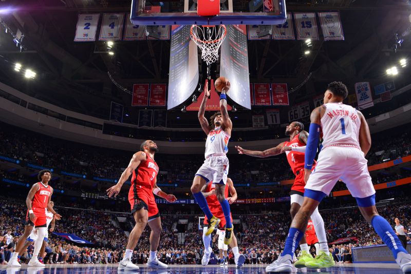 PHILADELPHIA, PA - NOVEMBER 27: Kelly Oubre Jr. #9 of the Philadelphia 76ers drives to the basket during the game against the Houston Rockets on November 27, 2024 at the Wells Fargo Center in Philadelphia, Pennsylvania NOTE TO USER: User expressly acknowledges and agrees that, by downloading and/or using this Photograph, user is consenting to the terms and conditions of the Getty Images License Agreement. Mandatory Copyright Notice: Copyright 2024 NBAE (Photo by Jesse D. Garrabrant/NBAE via Getty Images)