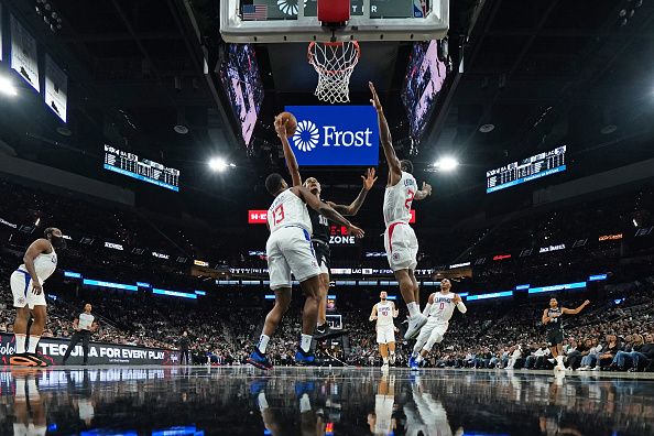 SAN ANTONIO, TX - NOVEMBER 22: Jeremy Sochan #10 of the San Antonio Spurs shoots the ball during the game against the LA Clippers on November 22, 2023 at the Frost Bank Center in San Antonio, Texas. NOTE TO USER: User expressly acknowledges and agrees that, by downloading and or using this photograph, user is consenting to the terms and conditions of the Getty Images License Agreement. Mandatory Copyright Notice: Copyright 2023 NBAE (Photos by Darren Carroll/NBAE via Getty Images)