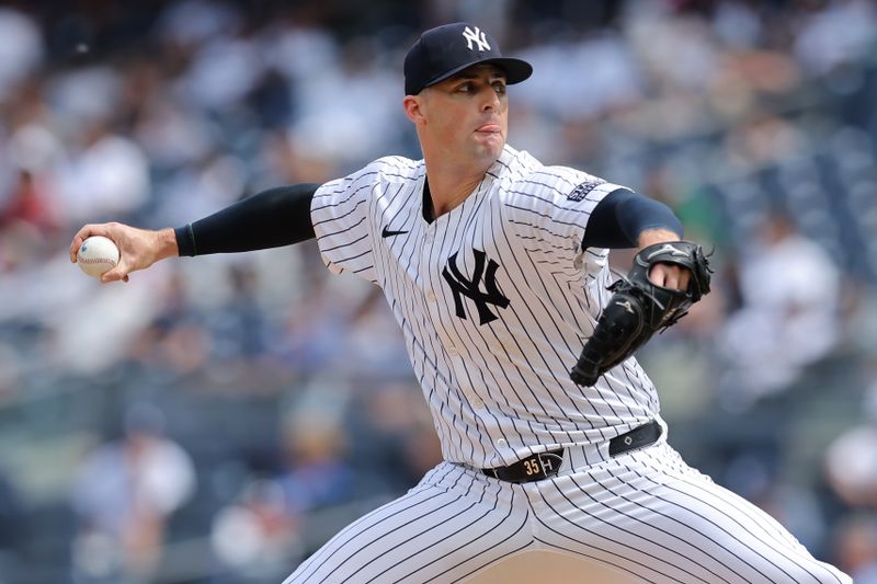 May 23, 2024; Bronx, New York, USA; New York Yankees relief pitcher Clay Holmes (35) pitches against the Seattle Mariners during the ninth inning at Yankee Stadium. Mandatory Credit: Brad Penner-USA TODAY Sports