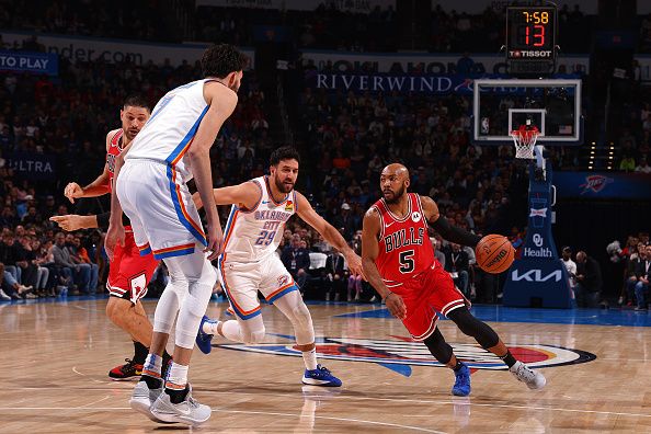 OKLAHOMA CITY, OK - NOVEMBER 22:  Jevon Carter #5 of the Chicago Bulls dribbles the ball during the game against the Oklahoma City Thunder on November 22, 2023 at Paycom Arena in Oklahoma City, Oklahoma. NOTE TO USER: User expressly acknowledges and agrees that, by downloading and or using this photograph, User is consenting to the terms and conditions of the Getty Images License Agreement. Mandatory Copyright Notice: Copyright 2023 NBAE (Photo by Zach Beeker/NBAE via Getty Images)