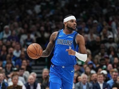 DALLAS, TX - NOVEMBER 8: Jaden Hardy #1 of the Dallas Mavericks brings the ball up court against the Toronto Raptors on November 8, 2023 at the American Airlines Center in Dallas, Texas. NOTE TO USER: User expressly acknowledges and agrees that, by downloading and or using this photograph, User is consenting to the terms and conditions of the Getty Images License Agreement. Mandatory Copyright Notice: Copyright 2023 NBAE (Photo by Glenn James/NBAE via Getty Images)