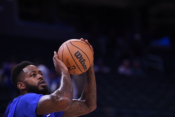 SAN FRANCISCO, CA - OCTOBER 23: JaMychal Green #1 of the Golden State Warriors warms up before the game Sacramento Kings on October 23, 2022 at Chase Center in San Francisco, California. NOTE TO USER: User expressly acknowledges and agrees that, by downloading and or using this photograph, user is consenting to the terms and conditions of Getty Images License Agreement. Mandatory Copyright Notice: Copyright 2022 NBAE (Photo by Noah Graham/NBAE via Getty Images)